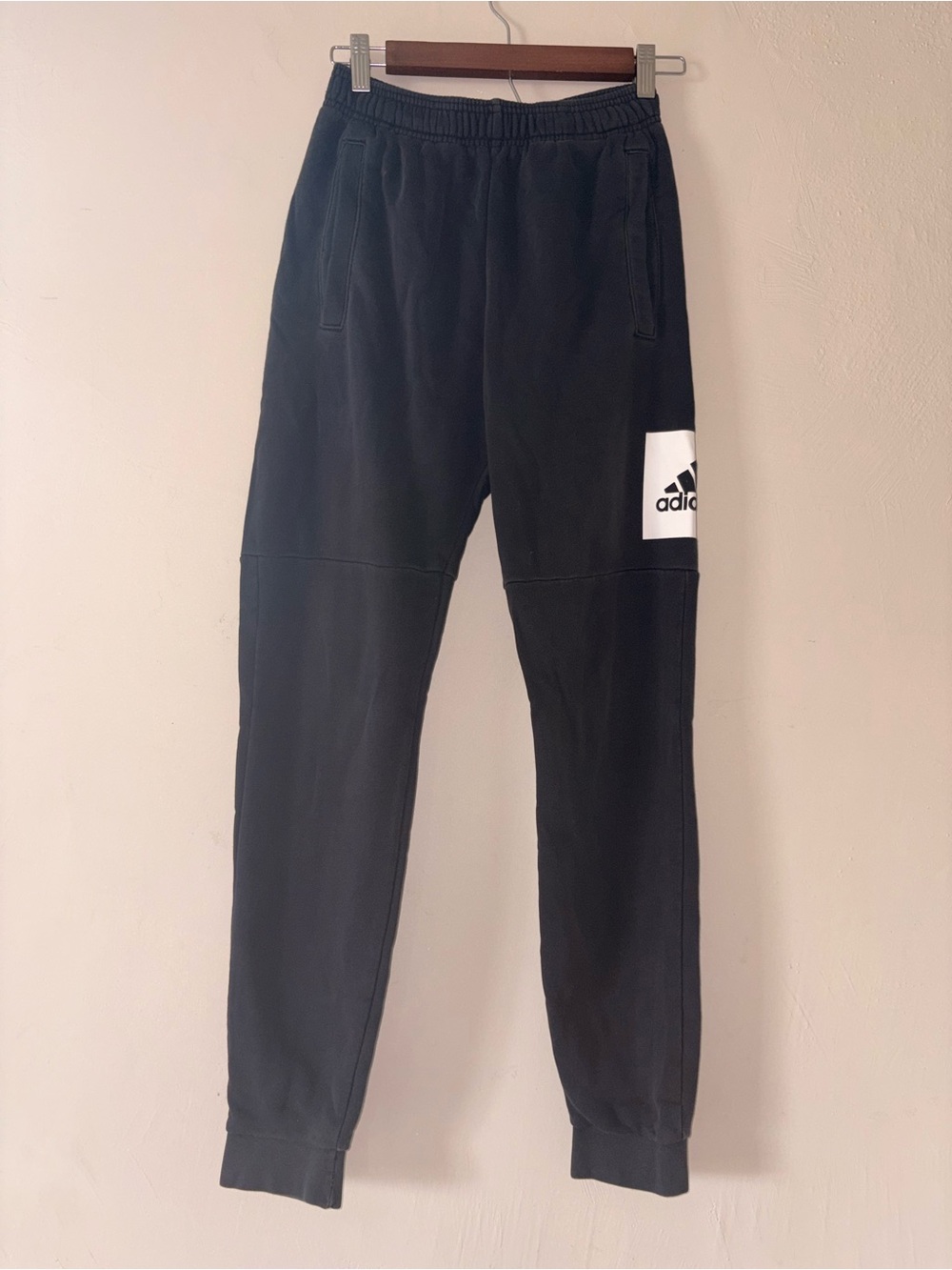 Adidas men’s black jogger sweats S